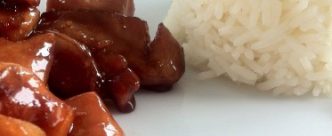 Poulet caramélisé à l'orange et riz basmati