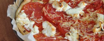 Tarte feuilletée à la tomate et à la moutarde