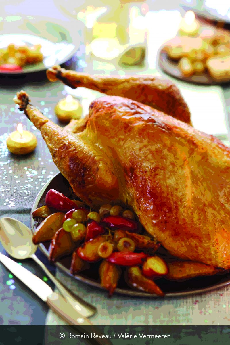 Dinde fermière rôtie sauce au Jurançon, poires & palets au noix